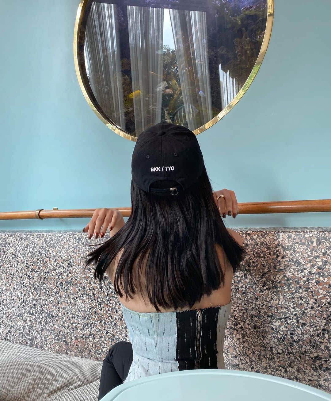megbabyのインスタグラム：「そういえば髪切ったの🥺🖤 ぜんぜん気付かれないけどね🤣」