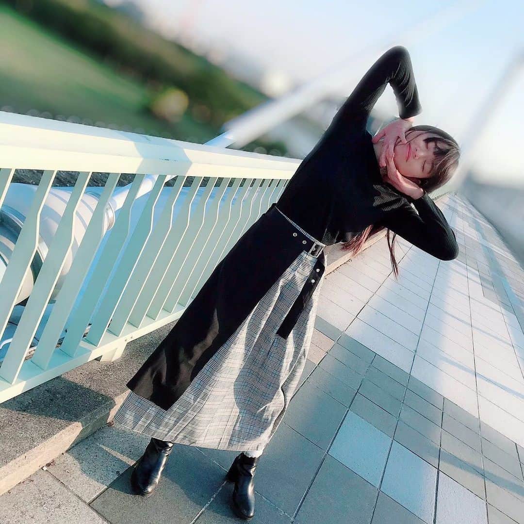 吉田万葉のインスタグラム：「良い天気の日🔆🔅 #outfit #大人っぽコーデ #秋コーデ #jk #jk1 #アイドル #Instagram」
