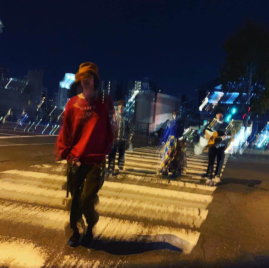 武井優心のインスタグラム：「大阪にてアコースティックライブ終了。高純度な愛にまみれた空間に多大なる感謝。ありがと様でした🌛」