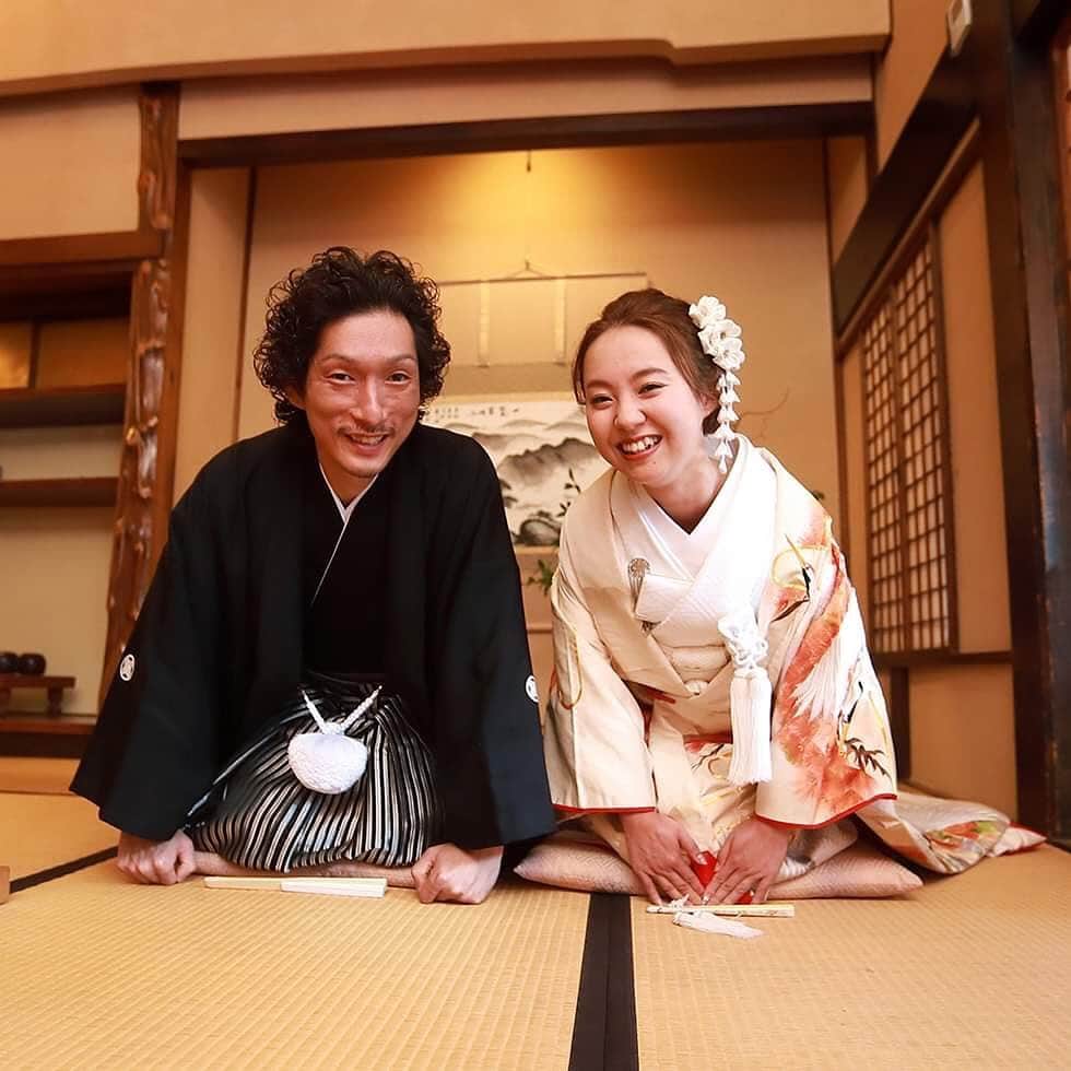五十嵐邸ウエディングさんのインスタグラム写真 - (五十嵐邸ウエディングInstagram)「10月の素敵な新郎新婦様💕お幸せに✨ 日本の伝統美がより心に残る想い出とともに彩ります✨🎀 #五十嵐邸ガーデン  #邸宅ウェディング #古民家ウェディング  #五十嵐邸ウエディング # 和婚#和装ウェディング  #大人ウェディング #おしゃれ花嫁  #新潟ウェディング #新潟花嫁 #新潟プレ花嫁 #プレ花嫁 #卒花嫁 #卒花  #結婚式 #結婚式準備 #花嫁準備 #ブライダルフォト #ウエディングフォト  #2019夏婚 #2019秋婚 #2019冬婚 #婚約 #小さなウェディング  #花嫁さんと繋がりたい #日本中のプレ花嫁さんと繋がりたい #プロカメラマン#ツインズ#sakuramanagement事務所」11月7日 21時24分 - ikarashitei.wedding