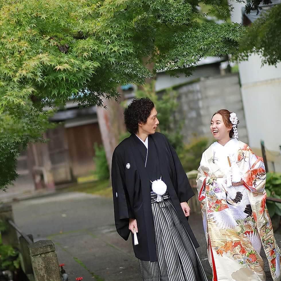 五十嵐邸ウエディングさんのインスタグラム写真 - (五十嵐邸ウエディングInstagram)「10月の素敵な新郎新婦様💕お幸せに✨ 日本の伝統美がより心に残る想い出とともに彩ります✨🎀 #五十嵐邸ガーデン  #邸宅ウェディング #古民家ウェディング  #五十嵐邸ウエディング # 和婚#和装ウェディング  #大人ウェディング #おしゃれ花嫁  #新潟ウェディング #新潟花嫁 #新潟プレ花嫁 #プレ花嫁 #卒花嫁 #卒花  #結婚式 #結婚式準備 #花嫁準備 #ブライダルフォト #ウエディングフォト  #2019夏婚 #2019秋婚 #2019冬婚 #婚約 #小さなウェディング  #花嫁さんと繋がりたい #日本中のプレ花嫁さんと繋がりたい #プロカメラマン#ツインズ#sakuramanagement事務所」11月7日 21時24分 - ikarashitei.wedding