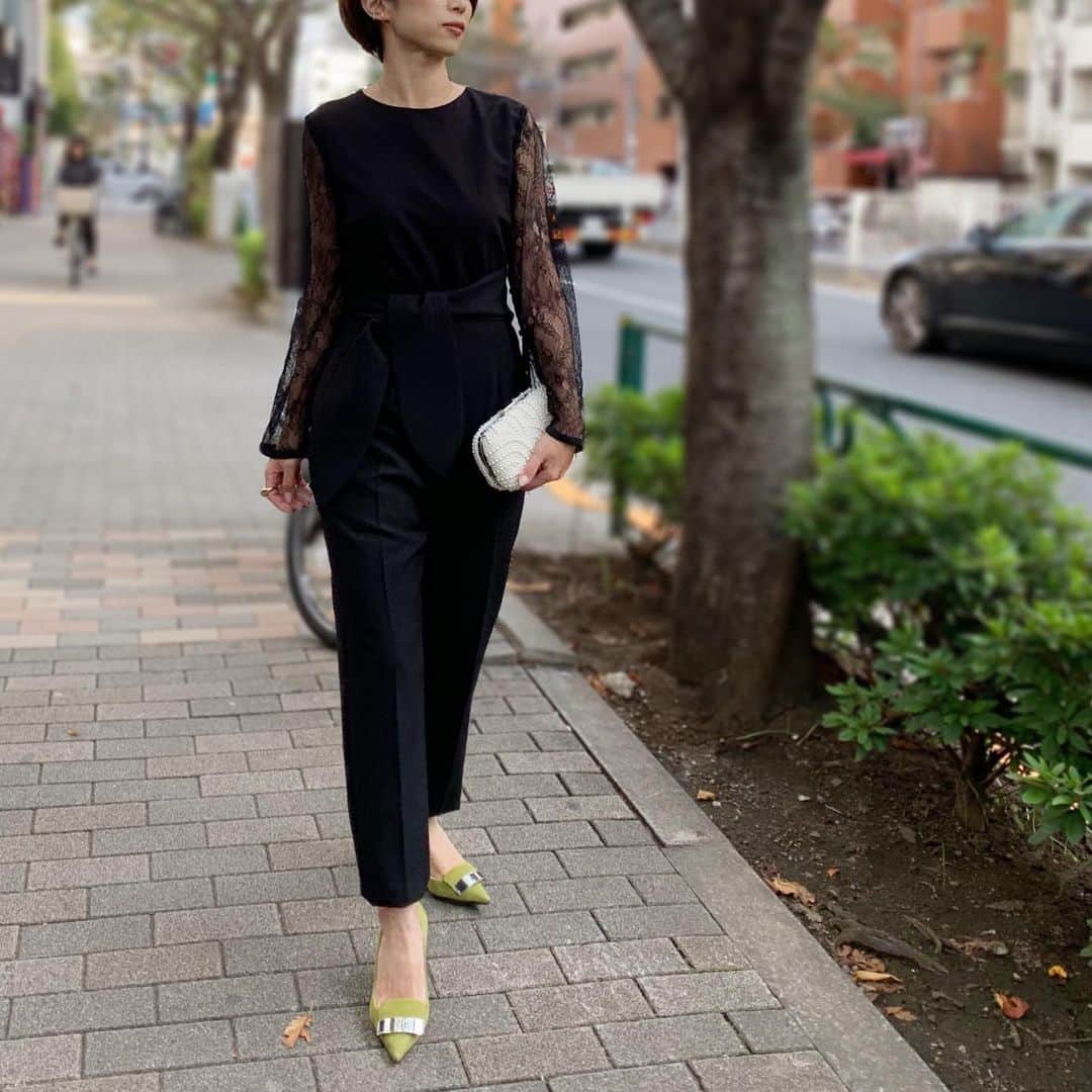 のインスタグラム：「* * 珍しく連投🤣 来年は卒園式・入学式・七五三とオケージョンシーンがたくさん控えているのでシンプルだけど華があるお洋服を探していました✨ * 好みドンピシャなオールインワンを @lagunamoon_com で発見♥︎ 結婚式のお呼ばれ服もかならずラグナムーン はチェックします♥︎ * * 今日から @lagunamoon_com の全店で DRESS COLLECTIONが開催されてますよー✨ クリスマスだったり年末年始はパーティーも増えますよね✨ 素敵なお洋服を着ていけばさらに気分も盛り上がる♥︎ 是非チェックしてみて下さーい✨ * * #lagunamoon #lagunamoon_dress #オケージョンドレス #オケージョン」
