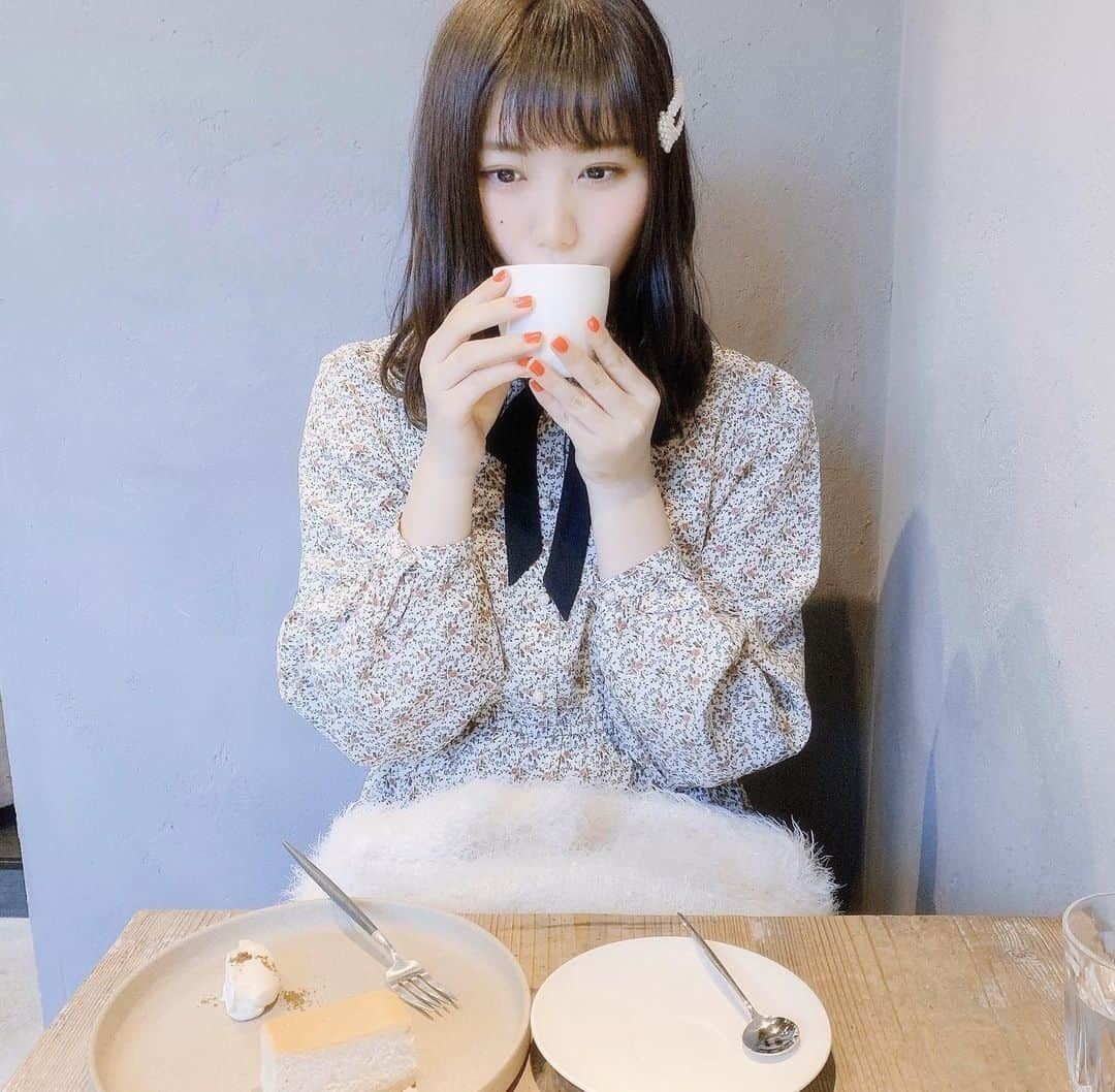 小熊倫実さんのインスタグラム写真 - (小熊倫実Instagram)「☕️☕️☕️﻿ ﻿ ﻿ yamanoshita coffee ☕️🥄﻿ 人生初チャイラテ美味しかった、、🤤﻿ ﻿ 色んな新潟カフェたくさん巡りたい👣﻿ ﻿ ﻿ 友達がたくさん写真撮ってくれました😌♥️﻿ ﻿ 2枚目じわじわ👨🏻‍🦳 ﻿ ﻿ ﻿ #yamanoshitacoffee﻿ #ヤマノシタコーヒー﻿ #新潟カフェ﻿ #カフェ巡り﻿ #Cafe#☕️」11月7日 21時39分 - tsugumi_oguma2929