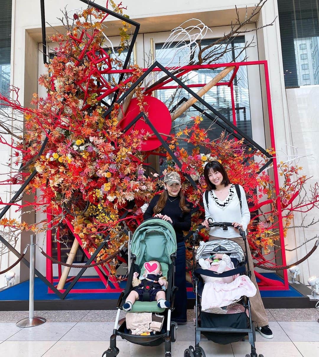 のインスタグラム：「りょうこちゃんとの水族館デートの前に品川プリンスホテルのカフェレストラン24でパスタランチしたよ^_^ そして昨日はまりおちゃんの娘さん、マリアちゃんとチャノマカフェでランチ😍ももちゃん初のおせんべいデビュー🍘気に入ったみたいでもぐもぐしてくれました❤️ #品川プリンスホテル#カフェレストラン24#チャノマカフェ#代官山#子連れランチ#生後6か月#女の子ママ#ママリ#赤ちゃんのいる生活#親バカ部#おせんべいデビュー #ももちゃんです🤗」