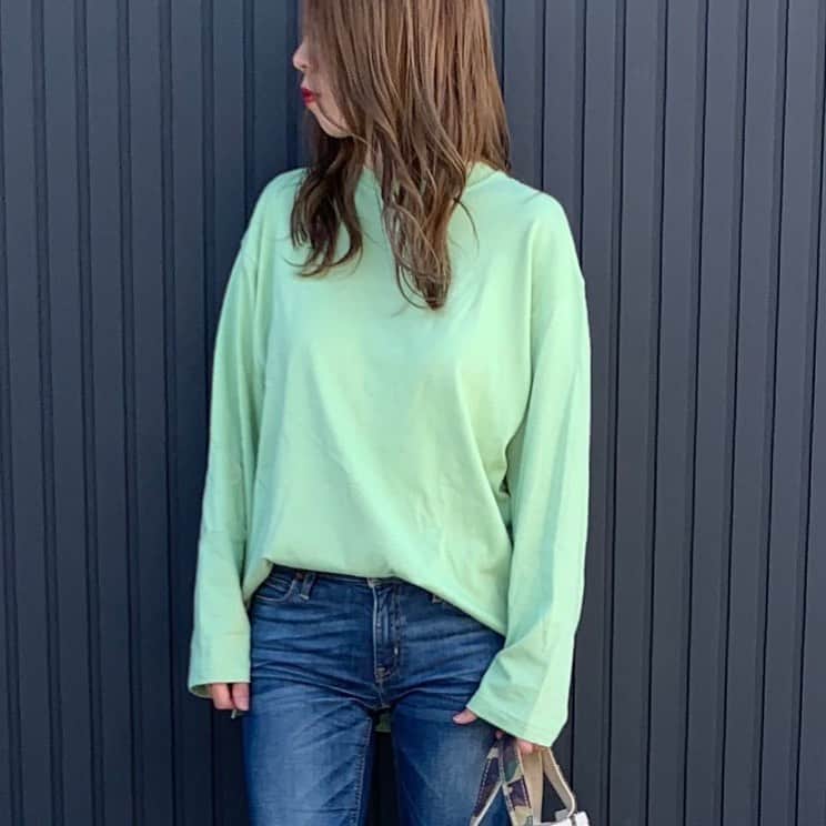 のインスタグラム：「#outfit ♥︎︎ ・ ・ 最近グリーンが気になる💚 ・ ・ #ロングスリーブT ━━━━━━━━━━━━━━━」