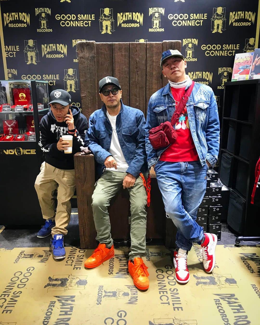 のインスタグラム：「無事にCOMPLEX CON終了 たくさんの知り合いも来てくれて本当にありがとうございました コンプレックスコン限定アイテムは初日でほぼ完売🔥 引き続き AVALANCHE x DETHROW RECORDSプロジェクト お楽しみに #avalanchegoldandjewelry #complexcon #longbeach #california」