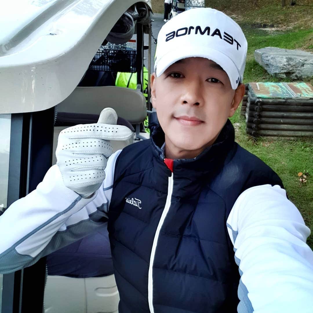 リュ・シウォンさんのインスタグラム写真 - (リュ・シウォンInstagram)「. #이제 시즌끝~⛳⛳🖐🖐 . .」11月7日 22時08分 - ryusiwon106