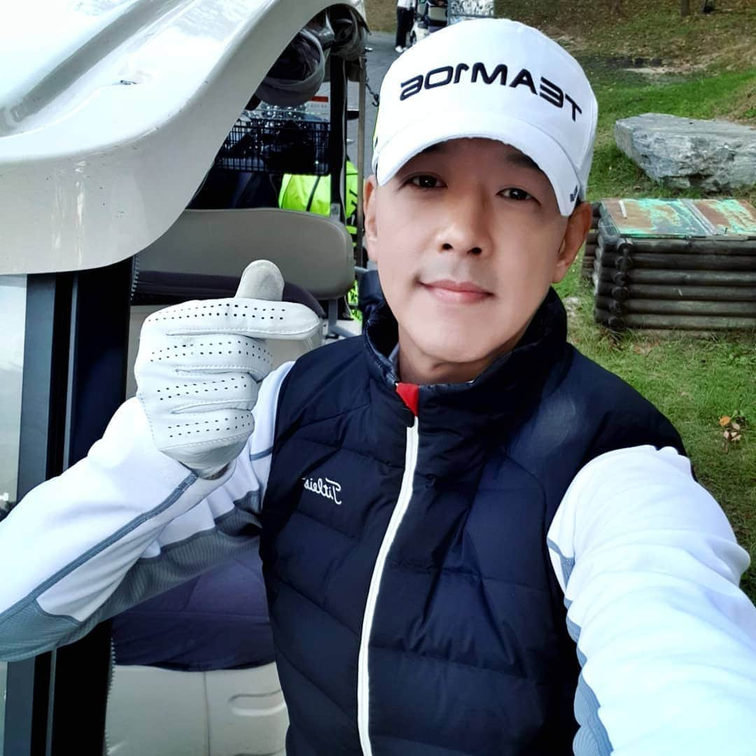 リュ・シウォンさんのインスタグラム写真 - (リュ・シウォンInstagram)「. #이제 시즌끝~⛳⛳🖐🖐 . .」11月7日 22時08分 - ryusiwon106