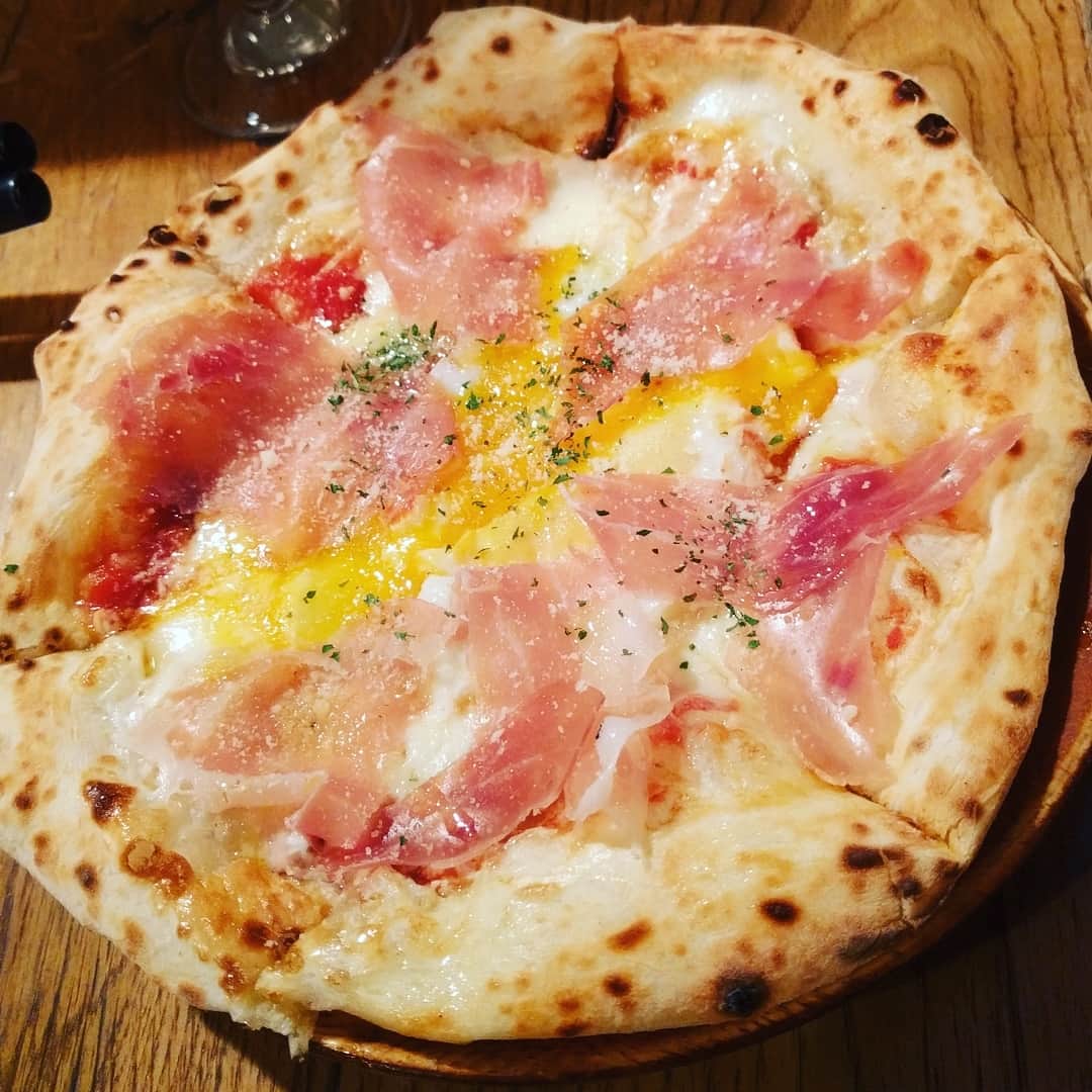 越中睦士さんのインスタグラム写真 - (越中睦士Instagram)「世界一美味しいピザ🍕  #pizza #ピザ」11月7日 22時25分 - makotokoshinaka