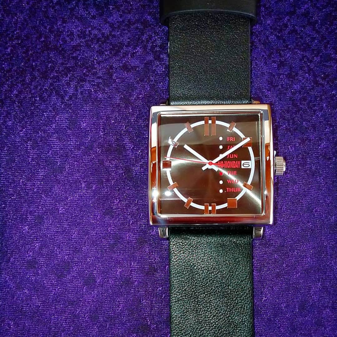 Takahiroのインスタグラム：「ㅤ 先日 @nomonday_jp 様より ⌚腕時計を提供されました ありがとうございます😌 ㅤ デザイン性の高い海外の時計ブランドが 日本に上陸。 黒色の時計は今まで持っていなかったのでチャレンジしてみたけどマッチング抜群で活躍の場が増えそうです👌 コンセプトが"人生には沢山の選択肢があるよ"ってなんとも洗礼的なテーマですね✨ レディース商品もお洒落なnomonday  手元がお洒落ですと 日々の生活が楽しくなりますね ↓URLやハッシュタグから商品ご確認頂けます。 ㅤ ■http://nomonday.jp/ 「takahi1030」cordで10%OFF ㅤ #nomonday #ノーマンデー #腕時計 #時計 #手元倶楽部 毎回お越し下さるﾌｫﾛﾜｰ様常々感謝申し上げます😌 ㅤ ㅤ ┄┄┄┄┄┄┄┄┄┄┄┄┄┄┄┄┄┄┄┄┄ #watch #lovewatches #fashion #artist #Tokyo #model #classic #style #お洒落 #お洒落さんと繋がりたい #スタイリッシュ #モダン #おしゃれさんと繋がりたい #コーデ」