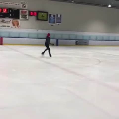 ニコラ・ナドゥーのインスタグラム：「When morning practice and jet lag hits you at the same time!」