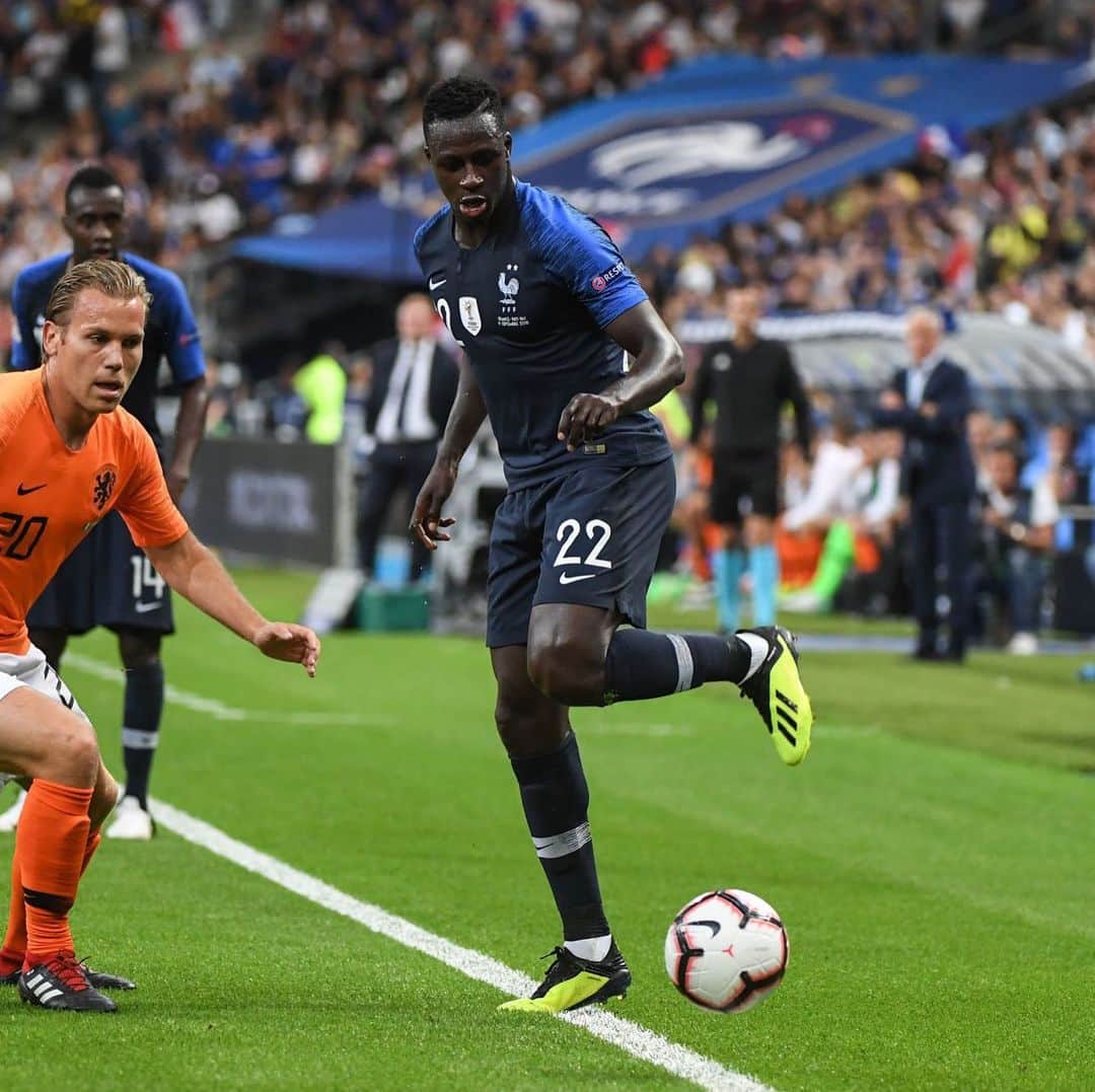 バンジャマン・メンディのインスタグラム：「AL HAMDOULILAH 🙏🏾 Retour avec l’ @equipedefrance ❤️🇫🇷」