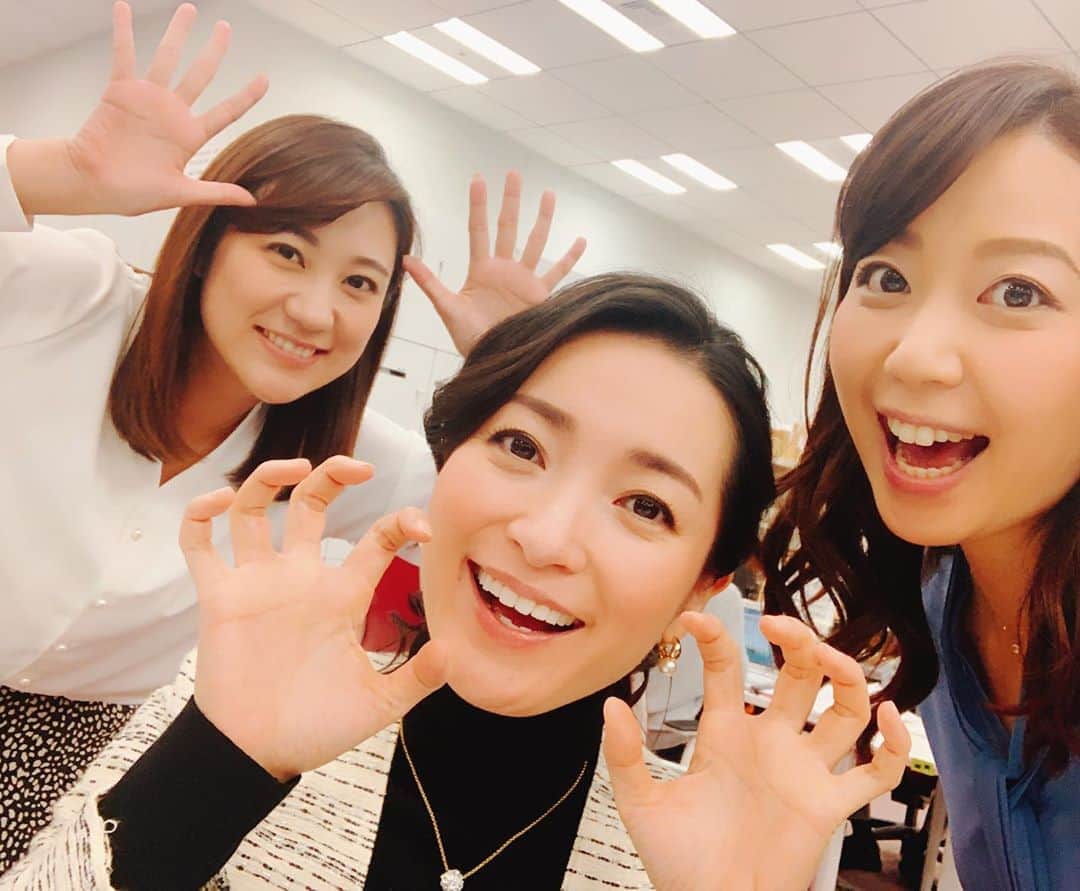 須黒清華のインスタグラム：「卓球🏓手に汗握る試合でしたね💦 見事、準決勝に進出‼︎ 次も期待しましょうー✨  そしてWBSは24:10から放送スタートです✨ 遅い時間ですが、ぜひご覧くださいねー✨ #ワールドビジネスサテライト#大江麻理子 さん #北村まあさ ちゃん」