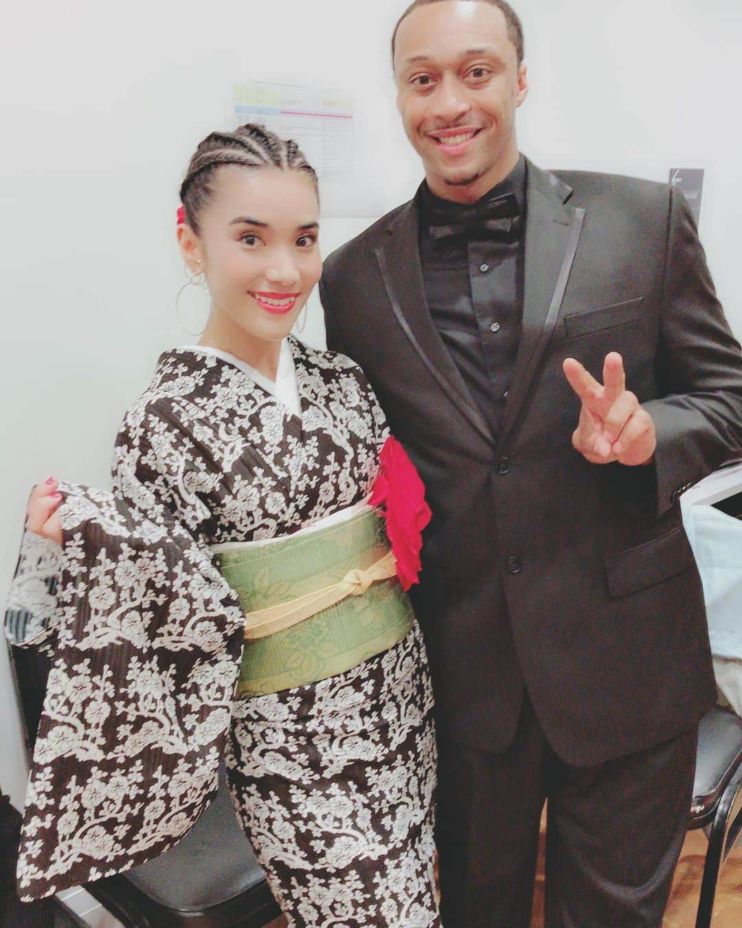 TiAさんのインスタグラム写真 - (TiAInstagram)「2018年ニューヨーク音楽の殿堂カーネギーホールでKajiki's showにて @koheisings & TiAで出演したり。 ゲストで @thereachmusicministry の皆んなにもでてもらったり✨クワイアに @mana_ito ちゃんが参加してくれたり、日本から 相棒土井あかねさんが来てピアノ演奏してくれたり。 嬉しかった。  #gospel #gospelmusic #ゴスペル　#totalpraise #praise #church #japanese #dress #likeforlikes #followforfollowbac #kirkfranklin #ゴスペルクイーン #love #lord #music #jenniferaniston #lilmama #hiphop #likeforlikes #ibelieveicanfly #ibelieve #ニューヨーク　#music #amazing #news #カーネギーホール」11月7日 23時11分 - tia_singer
