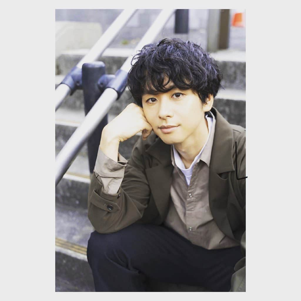 橋本淳さんのインスタグラム写真 - (橋本淳Instagram)「. 舞台「カリギュラ」 初日が迫ってまいりました。 現在は、劇場に入り、 細かく調整をしつつ さらに大胆に、そして より良くするために 総力を挙げて取り掛かっています。 きっと素晴らしい作品になると 思っております。 自信を持ち、しかし、謙虚に。 楽しみにしていてください！ . 11/9〜 新国立劇場中劇場にて 開幕します！ お待ちしております！ . . #カリギュラ #栗山民也 #菅田将暉 #高杉真宙 #谷田歩 #秋山菜津子 #橋本淳 #沢山の媒体さん取材ありがとうございます」11月7日 23時13分 - atsushi_hashimoto_official