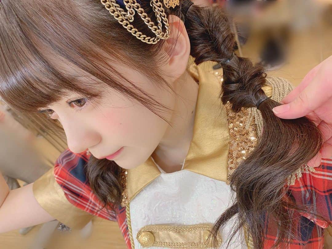 坂本真凛のインスタグラム：「今日の髪型はじめてしたの☺︎ #前髪直してるところ」