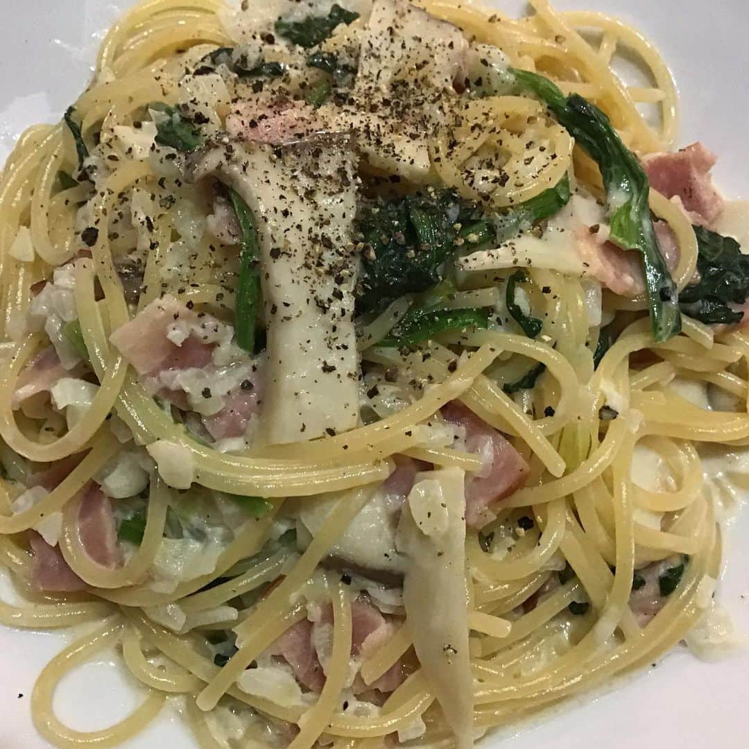 柴田淳さんのインスタグラム写真 - (柴田淳Instagram)「お腹空きすぎて眠れなくて、昼間食べたパスタがどうしても食べたくてこんな時間に作って食べました。 #今度は盛り付けが汚い」11月7日 23時19分 - shibatajun_official