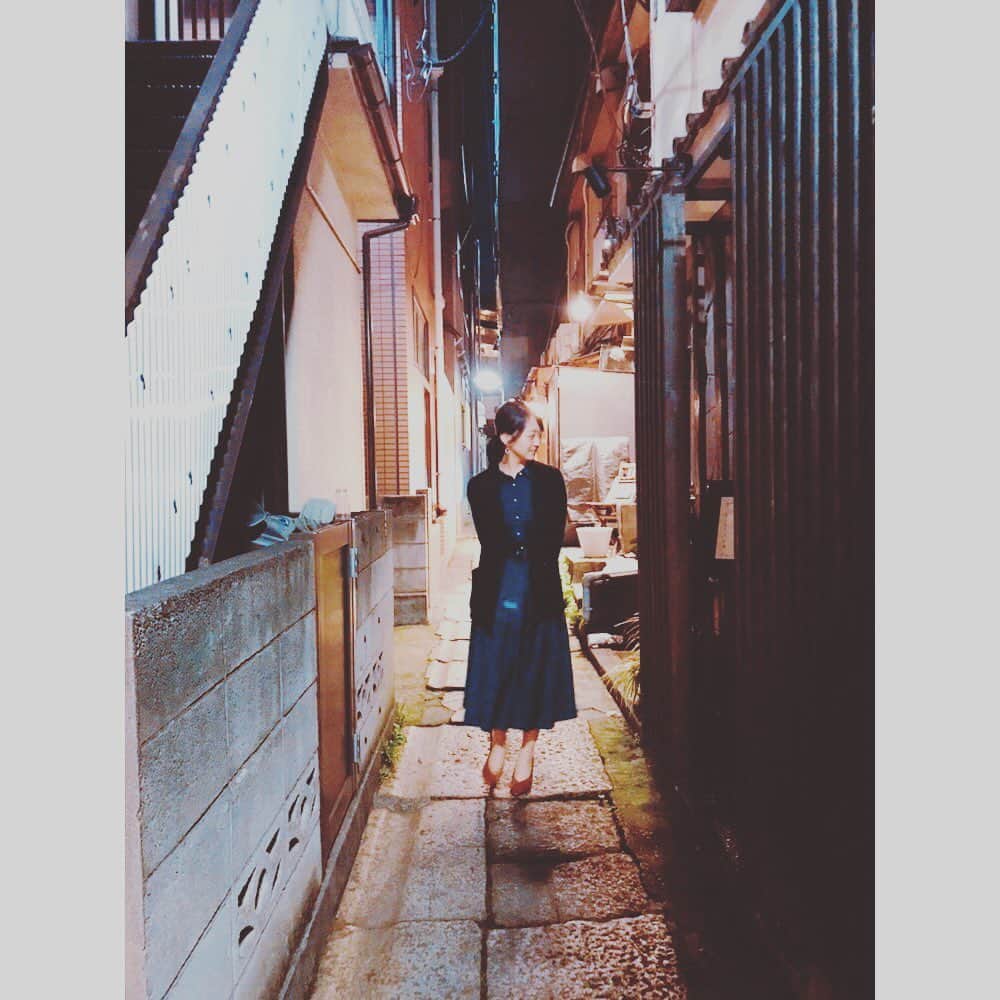 相内優香さんのインスタグラム写真 - (相内優香Instagram)「今宵は子リスさん、と呼んでいる後輩の片渕アナと夜の神楽坂デート♡ 路地裏はやっぱり雰囲気ありますね。  #神楽坂night #路地裏こりたん」11月7日 23時23分 - yuuka_aiuchi
