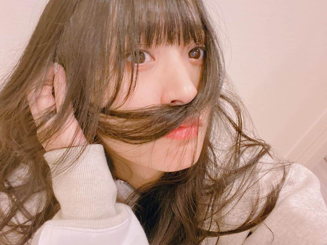 根岸愛さんのインスタグラム写真 - (根岸愛Instagram)「美容室(@threeharajuku )行ってきました🥳何が変わった？って思うかもしれないけどこのこまめなメンテナンスが大事なんです！！☺️ #hair #longhair #blackhair #cut #美容室 #黒髪ロング #黒髪 #ロングヘアー」11月7日 23時40分 - negishiai927