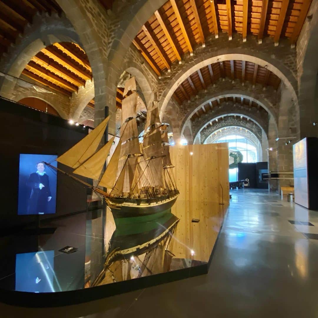 畑亜貴さんのインスタグラム写真 - (畑亜貴Instagram)「バルセロナ海洋博物館、人が少なく静かに鑑賞。全装備アウトドア仕様のインドア人間はそろそろ屋外趣味のひとつも持った方が良いと思い始めました。」11月7日 23時44分 - akihata.jp