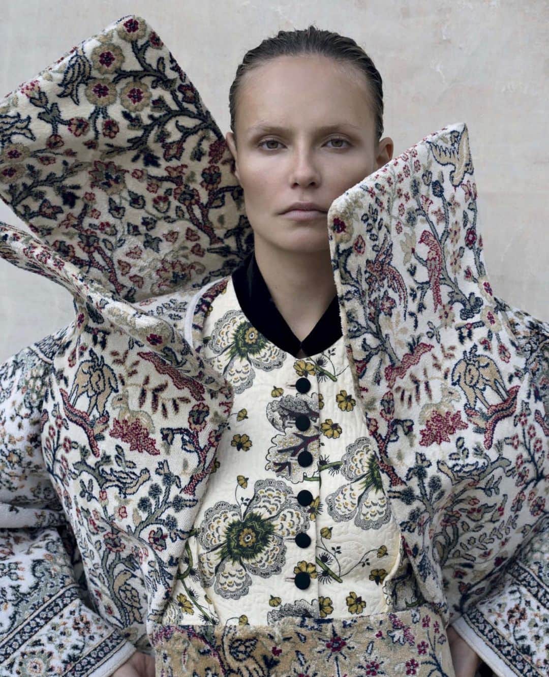 ナターシャ・ポーリーのインスタグラム：「@vogueitalia November Issue  Editor And Chief @efarneti  Photographer @jackie_nickerson  Style By @charlottecolletcollet  Make Up By @lottenholmqvist  Hair By @soichiinagaki  Casting By @pg_dmcasting @samuel_ellis  Creative Director @ferdinandoverderi」