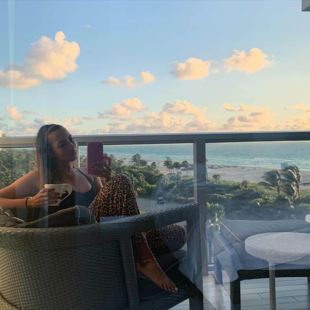 シャイエン・ウッズのインスタグラム：「I’m a sucker for a good view ☀️」