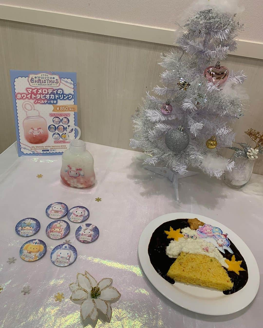 浜口順子さんのインスタグラム写真 - (浜口順子Instagram)「#PUROWHITECHRISTMAS先行体験会 クリスマスの限定メニューもいただきました⭐️ メルちゃんのヨーグルトスイーツ🍨可愛いすぎてなかなか食べられませんでした笑笑 眺めて眺めて楽しんで… でもいただきまーす💓 他にも 雪をイメージした真っ白で可愛いフードがたくさんありました❄️ 限定グッズも可愛い💕  あ、ぐでたまは我が家から連れていきました。 … … #ピューロアンバサダー #ピューロクリスマス  #サンリオ #サンリオピューロランド #sanrio #ぐではま #ぬいどり  #ぬいどり部  #まめぷち #サンリオ大好き芸人 #サンリオ大好きおばさん」11月8日 0時03分 - hamaguchijunko