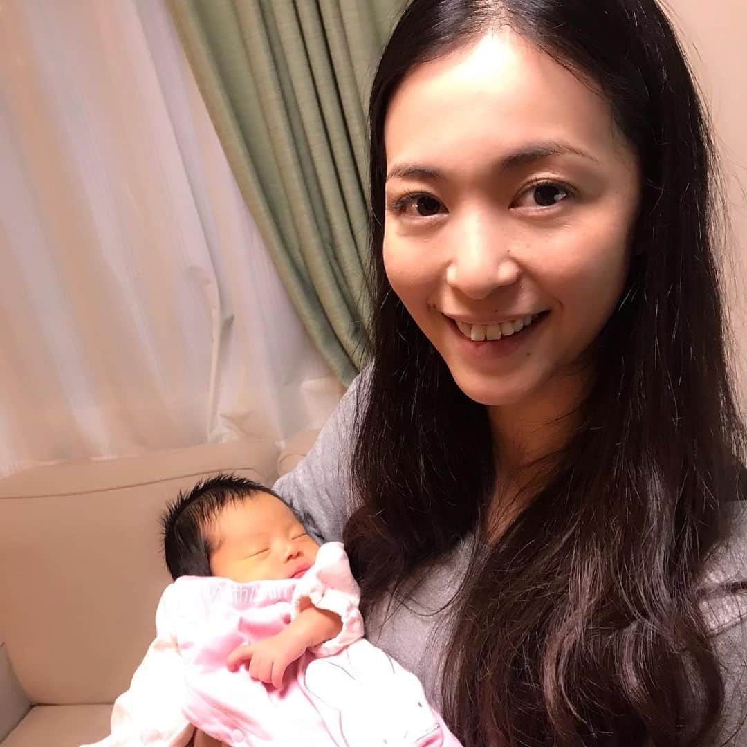 岩佐真悠子さんのインスタグラム写真 - (岩佐真悠子Instagram)「先日姪っ子誕生❤️ 可愛すぎてメロメロです😍 おばさんです、私✨ #兄貴の娘 #やっと親がじじばばになれた #お義姉様ありがとう  #姪っ子」11月8日 0時13分 - mayuko.iwasa