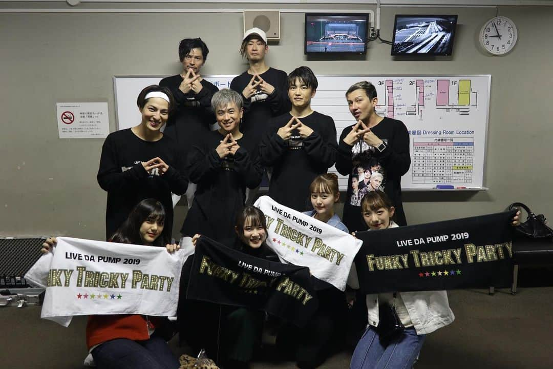 KIMI さんのインスタグラム写真 - (KIMI Instagram)「LIVE DA PUMP 2019 「FUNKY TRICKY PARTY」 神奈川県民ホール　2days 無事に終わりました‼️ 本日もたくさんのご声援を本当にありがとうございました✨🌈🙌 #神奈川 #あいらぶよこはま #凱旋 #感謝 愛してますマジで 💙💙💙💙💙💙💙 @issa_hentona  @yori_dp  @dp_tomo0561  @kimi_da_pump  @u_yeah1983  @dapump.kenzo  @daichix_dp  @gakushi0817」11月8日 0時09分 - kimi_da_pump