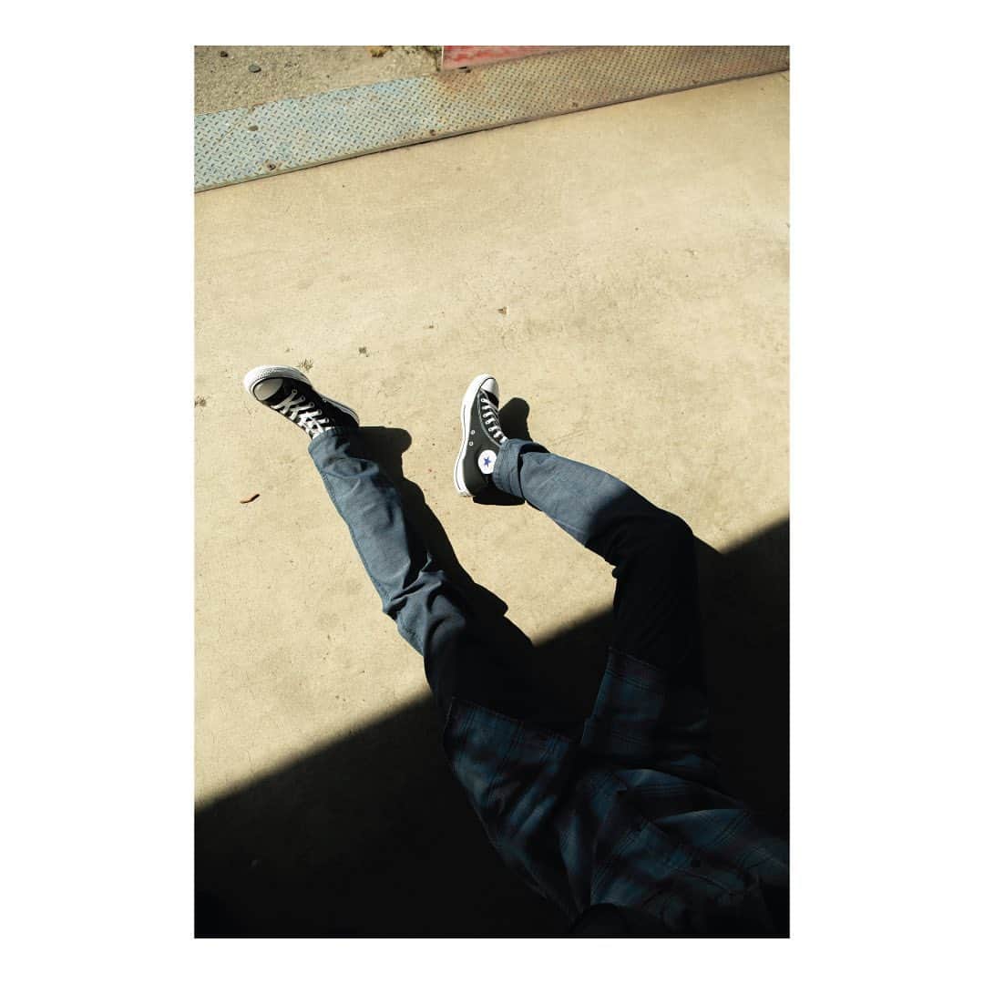 エゼキエルのインスタグラム：「NOW Denim 〰️ . . .  #Fashion #OOTD #Style #StreetStyle #MensFashion #LookBook #StyleInspo #OutfitOfTheDay #DailyLook #InstaOOTD #OutfitPost #OutfitGoals #OutfitOfTheDay #TodaysOutfit #OOTDShare #InMyCloset #LookOfTheDay #OutfitIdeas4You #OutfitLook #MensStyle #MenWithStyle #Menswear #GuyFashion #StyleForGuys #OOTDMenStyle #MensStylePage #MenOOTD #BestOfMenStyle」