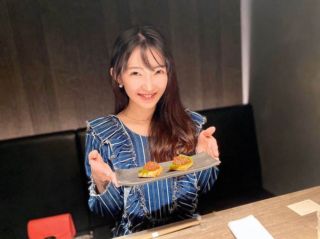 黒田絢子さんのインスタグラム写真 - (黒田絢子Instagram)「28歳はめいいっぱい笑っております。この写真の通り幸せです。愛する妹のおかげです。いやぁ〜今年ほんっっとに一人で過ごす予定だったよ🤣✨やっぱり誰かと食べるご飯がすき❤︎美味しいね〜って❤︎幸せなこと。 . . #うしごろ #ushigorosginza  #焼肉 #誕生日 #天木じゅん #黒田絢子 #家族に乾杯」11月8日 0時43分 - ayakokuroda_official