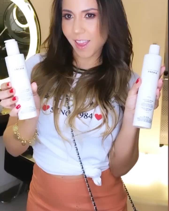 Mulher Melãoのインスタグラム：「Me apaixonei por essa marca @previa_brasilia  Italiano , vegano não contém corantes e nem petrolato, embalagem  feita da cana de açúcar, sendo assim biodegradável! . . .  Tem coisa melhor, se cuidar e cuidar do meio ambiente ao mesmo tempo? . . . Obrigada por me apresentar esses produtos @rogerio_ryka e @salaolafontaine ✨✨💁🏼‍♀️」