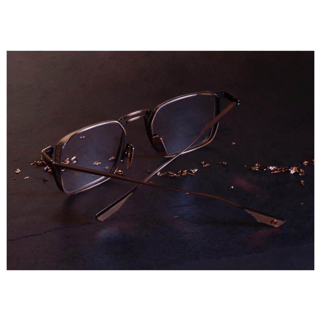 ディタのインスタグラム：「Crafted entirely in titanium, #DITA Lindstrum features a 5.5mm thick titanium lens rim with pressed detail around the entire circumference — a technically challenging detail due to the thickness of material. #DITAeyewear #DITAoptical」