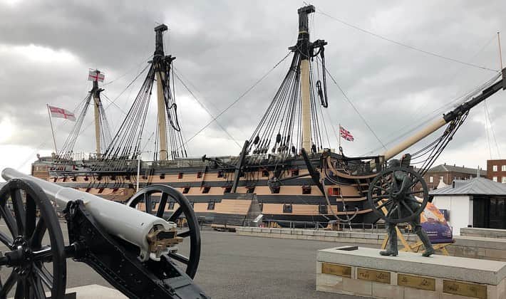 岡倫之さんのインスタグラム写真 - (岡倫之Instagram)「余が住む街には大人気ゲームのモデルにもなった、ネルソン提督の旗艦 HMS ヴィクトリー号（世界最古の現役艦、現存する唯一の戦列艦）がある。 #艦これ #艦隊これくしょん #アズレン #アズールレーン #ホレーショネルソン #ネルソン #聖地巡礼 #世界最古 #戦艦 #艦隊 #イギリス #ポーツマス #海外生活  #イギリス生活 #海外の風景 #イギリスの風景  #england  #portsmouth #horationelson  #flagship  #hmsvictory #overseaslife #britishlife #overseasscenery #britishscenery “England expects that every man will do his duty”」11月8日 1時40分 - great_o_khan
