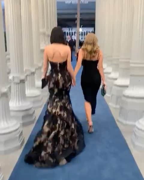 ジェイド・ニコルのインスタグラム：「Such a beautiful night at LACMA’s 9th annual Art + Film Gala honoring amazing artists @betyesaar 🎨 and @alfonsocuaron 🎥. I especially love Betyes’ work as she repurposes unwanted items into beautiful pieces. One of my favorite things to do 😊💙 @styledbymiska  Dress:  @RitaVinieris Jewelry: @ALTMJEWELRY @NOA.JEWELRYLINE @cldstyle」