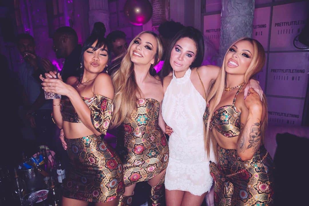 ジェシー・ネルソンのインスタグラム：「Our fifth member always @tulisasinstagram ❤️👑」