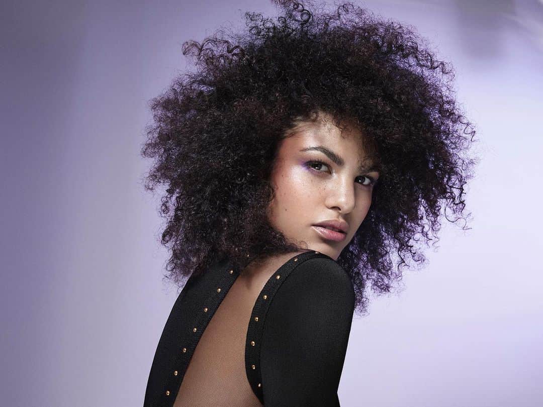 Julianna Townsendさんのインスタグラム写真 - (Julianna TownsendInstagram)「Purple 💜 #love#shooting#job#afrohair#curls#curlygirl#happy#makeuplove」11月8日 2時24分 - julianna