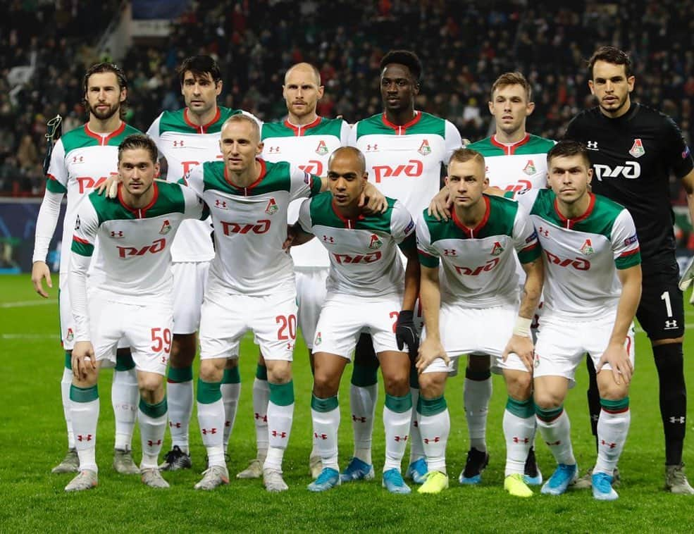 ベネディクト・ヘーヴェデスのインスタグラム：「Even one day later it is still hard to accept this defeat against Juve after a good performance from us. But we keep on fighting. Let’s go @fclokomotiv」