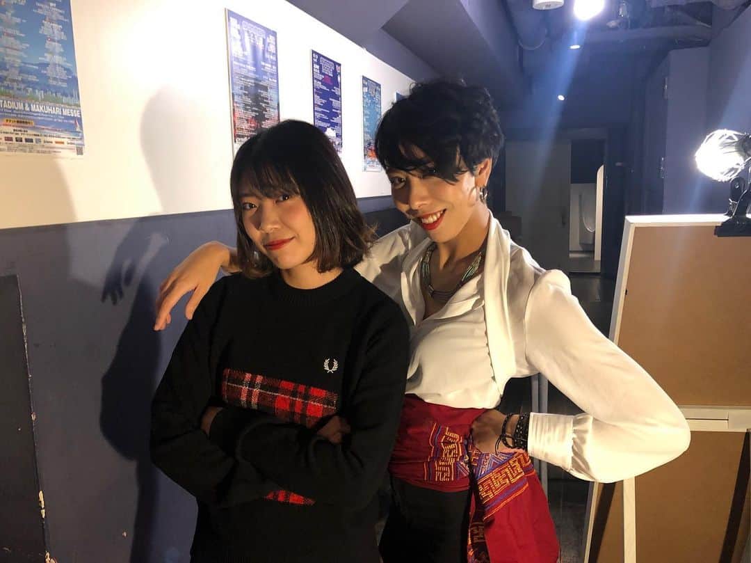LOVEのインスタグラム：「SPACE ODDお越しいただきありがとうございました😊  山崎あおい女史。 なんだこの、ぶっちぎって頑張ったけど無理しないでも楽しすぎた感！  @yamazaki_aoi ちゃんとの共作、 Perfect  For Me.  歌詞、全部のせたいくらいだよ。 やられた、あおい節に。ご一緒していただきありがとうございました、ほんとに！  スピッツトリビュート、秋だし、楓。  えらい。 みんな、えらい。 お疲れ様だぞ、木曜日。  ありがとうございました！」