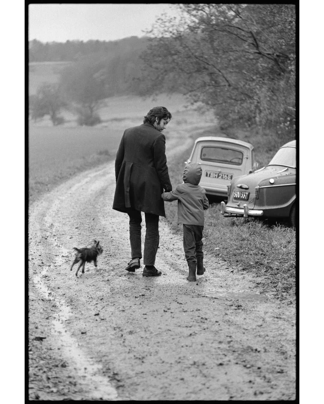 ポール・マッカートニーさんのインスタグラム写真 - (ポール・マッカートニーInstagram)「Paul and Heather. Scotland, 1968.  Photo by @LindaMcCartney #ThrowbackThursday #TBT #PaulMcCartney #LindaMcCartney」11月8日 2時54分 - paulmccartney