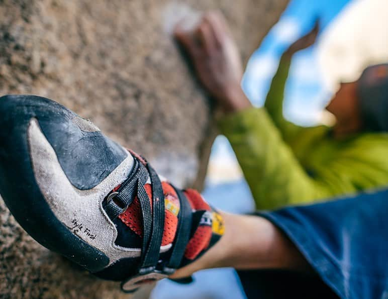 アレックス・メゴスさんのインスタグラム写真 - (アレックス・メゴスInstagram)「Different angle of "Power Animal". Thanks @ken_etzel for the picture and for finding the sit start to it.  @patagonia_climb @redbullgermany @goretexeu @tenayaclimbing @cafekraft_nuernberg @dmm_wales @sterlingrope @frictionlabs @fazabrushes #stylefirst #carrotsforpower」11月8日 2時54分 - alexandermegos