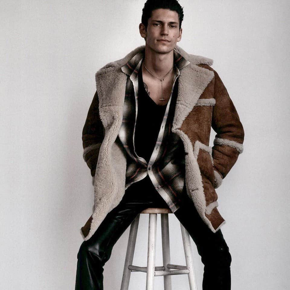 ディースクエアードさんのインスタグラム写真 - (ディースクエアードInstagram)「#D2Editorials: #D2FallWinter19 total layered look. As seen in @britishgq.  Photographer @blairgetzmezibov  Stylist @luke_jefferson_day」11月8日 3時25分 - dsquared2