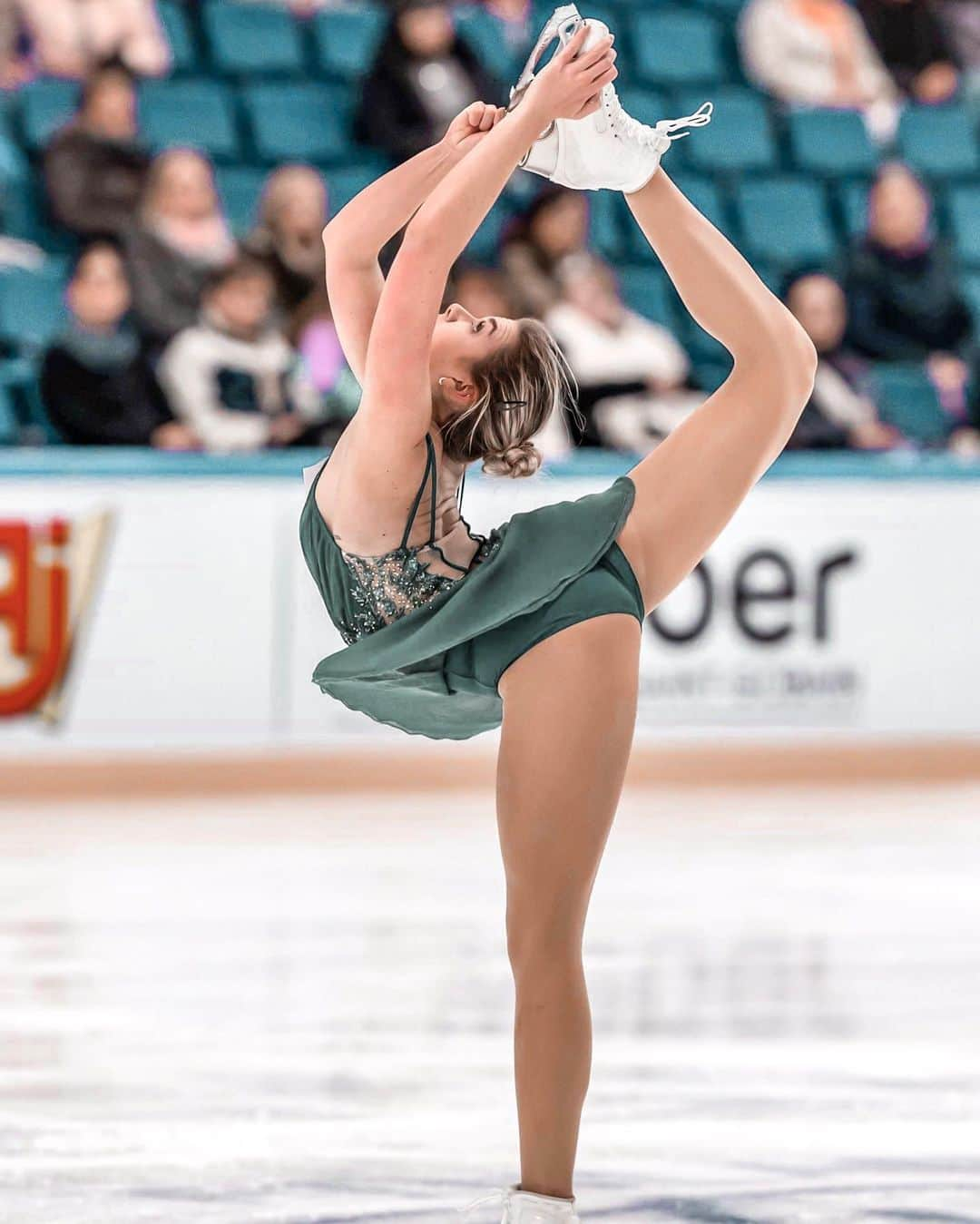 ニキ・ヴォリーズさんのインスタグラム写真 - (ニキ・ヴォリーズInstagram)「Believe in your ability to believe in you every step by step !! #figureskating #blondhair #finland #finlandiatrophy #holland #thenetherlands #knsb #iceicebaby #beyou #love #friends #me #justmoi」11月8日 3時29分 - nikiwories