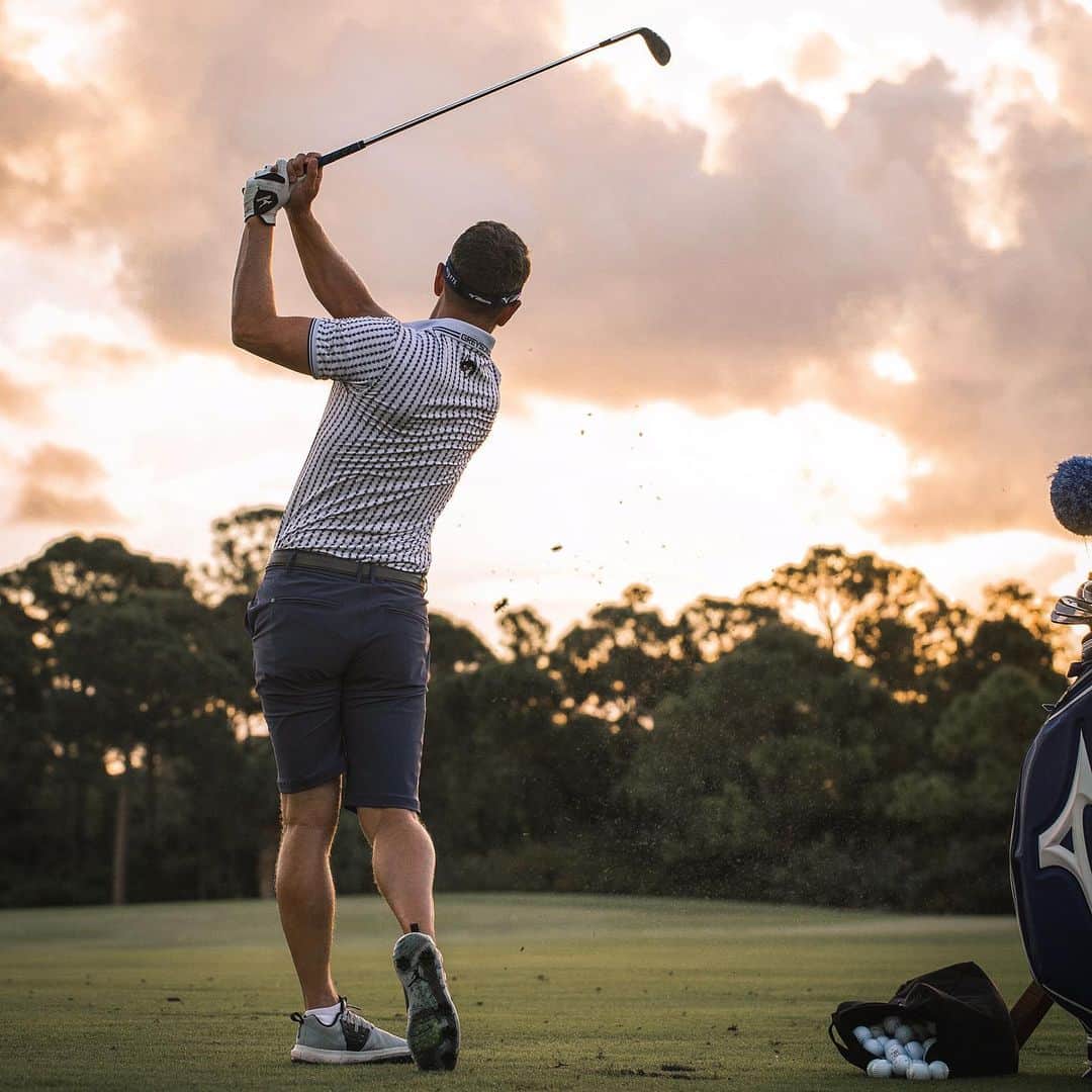 ルーク・ドナルドのインスタグラム：「Early morning or early evening? 🐺🏌🏼‍♂️🌅 #silverwolf #greyson #mizuno #jumpman #keepgettingbetter」