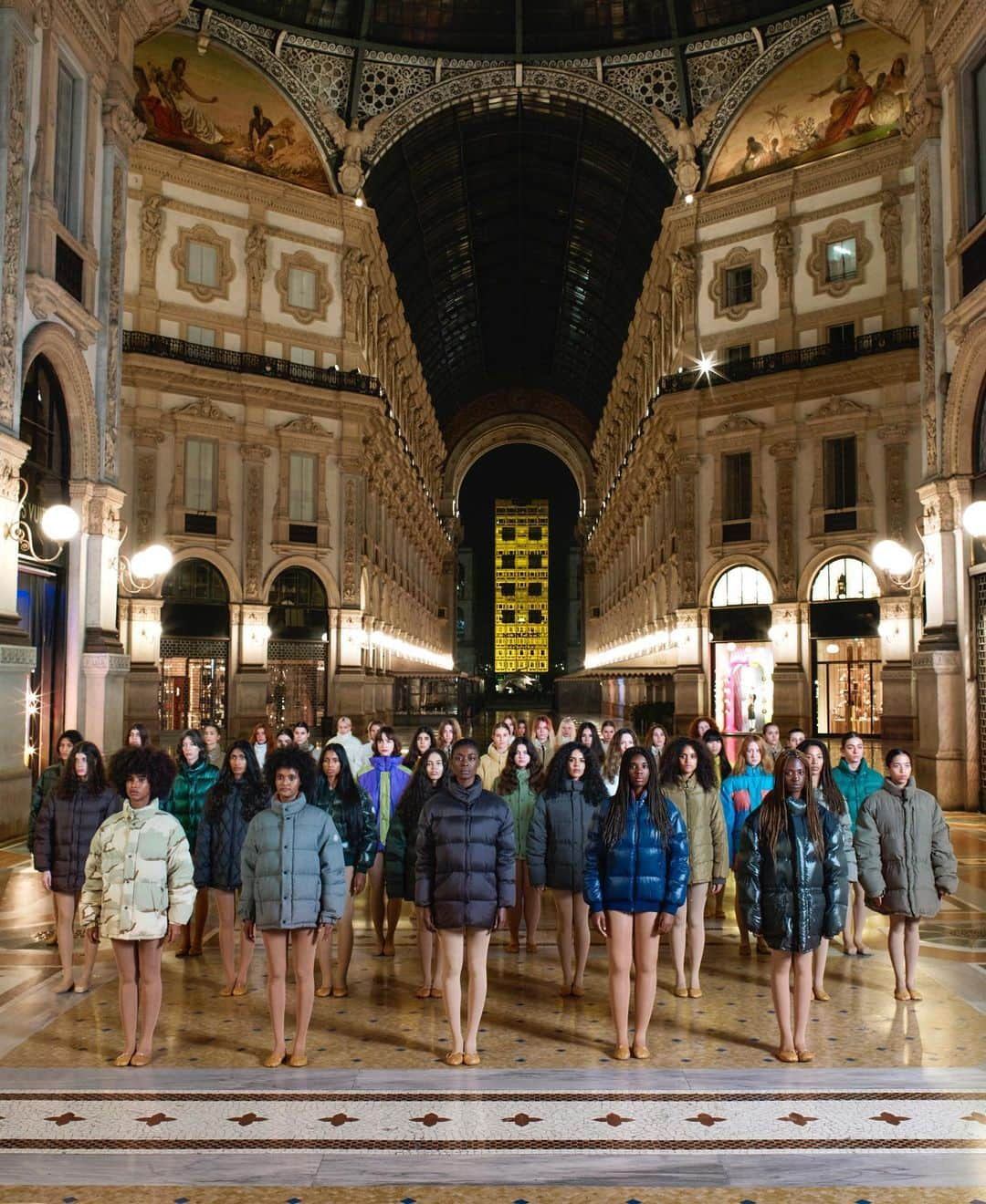 モンクレールさんのインスタグラム写真 - (モンクレールInstagram)「Vanessa Beecroft, VB87. Captured in the Galleria Vittorio Emanuele II, Milan. Models and dancers in archive pieces as the subjects of a living picture that taps into the artist's memory of Moncler. The public art performance celebrated the launch of Moncler House of Genius. _ #MONCLERGENIUS  #VanessaBeecroft  @vbuntitled」11月8日 3時55分 - moncler