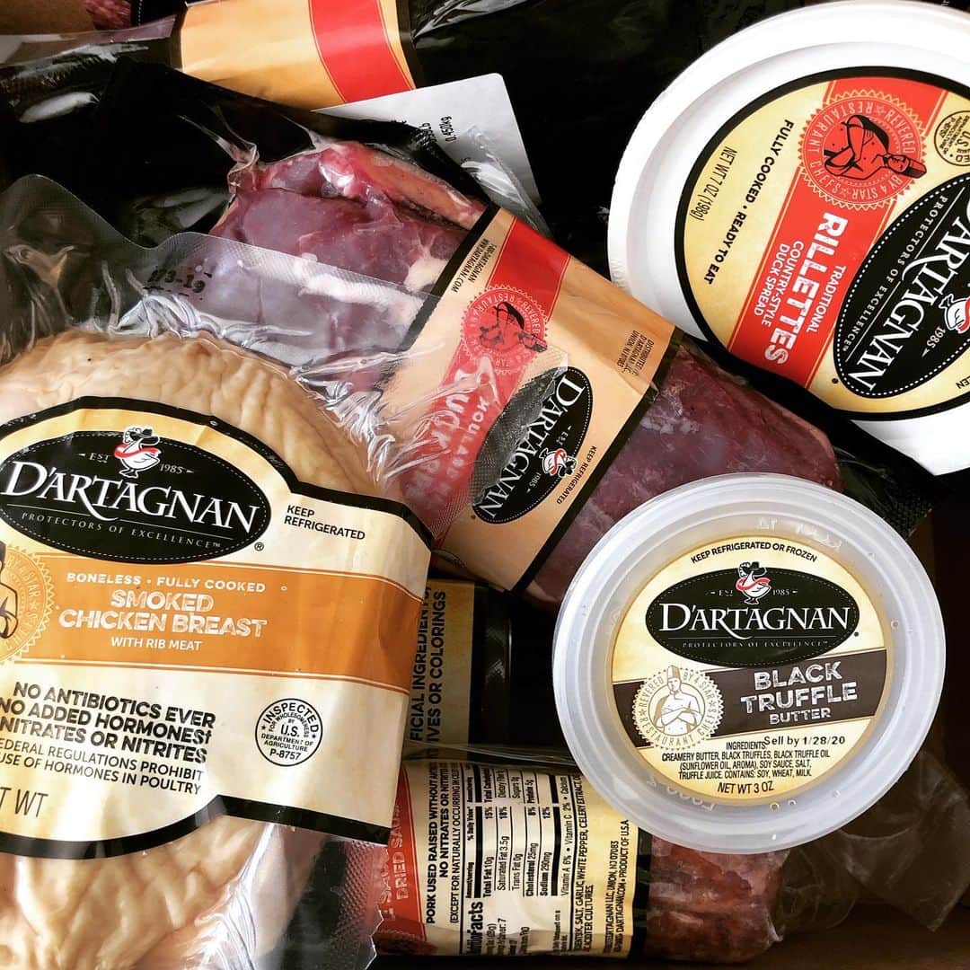 ケリスのインスタグラム：「It’s not delivery, it’s @dartagnanfoods !!!! Happy days! #food #kelis #grassfed #natural」