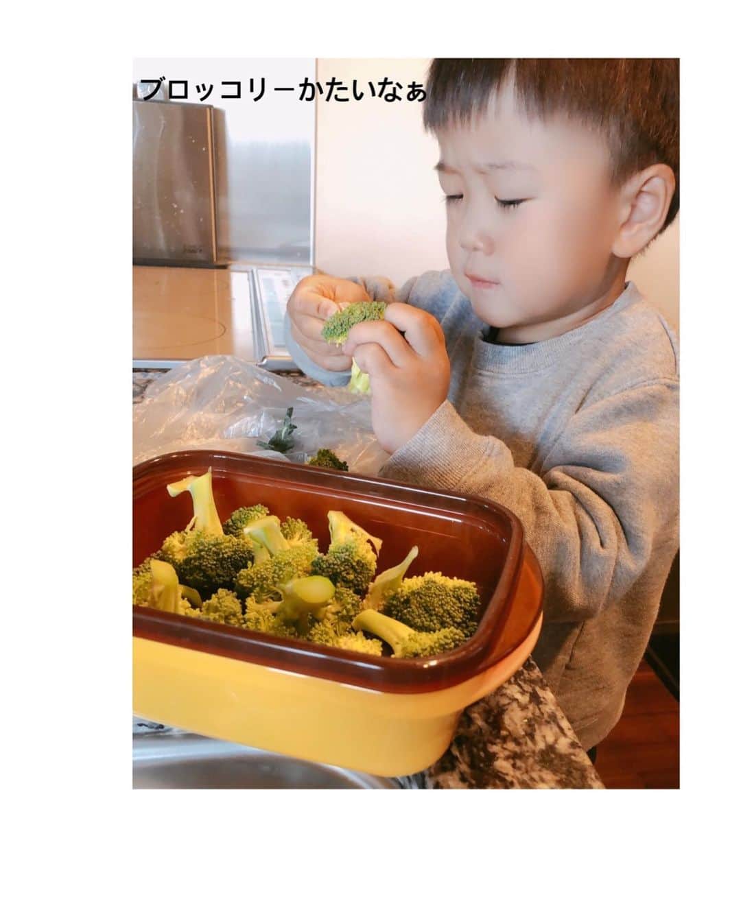 鈴木亜美さんのインスタグラム写真 - (鈴木亜美Instagram)「初めてのクッキング🍙🤠 おままごとで練習したことを、実際にやってみるよ👨‍🍳 ブロッコリーをちぎって、火傷に注意しながら、ゆっくりゆっくりかき混ぜて、ご飯炊けるの待ちきれない様子🤗 自分で作ったカレーは、格別に美味しいね❤️ #はじめてシリーズ #2歳 #クッキング #お料理大好き #ママは嬉しい #お手伝い #気をつけながら #楽しみながら #マタニティライフ #まますたぐらむ  #妊娠7ヶ月」11月8日 14時51分 - amiamisuzuki