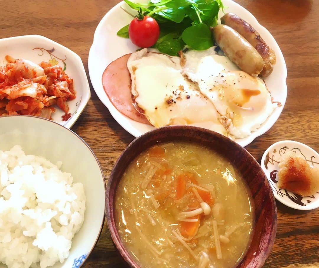 六車奈々さんのインスタグラム写真 - (六車奈々Instagram)「朝ごはんのような昼ごはん＾＾ お腹いっぱい食べました。  #お家ごはん　#お腹いっぱい」11月8日 13時22分 - nanarokusha