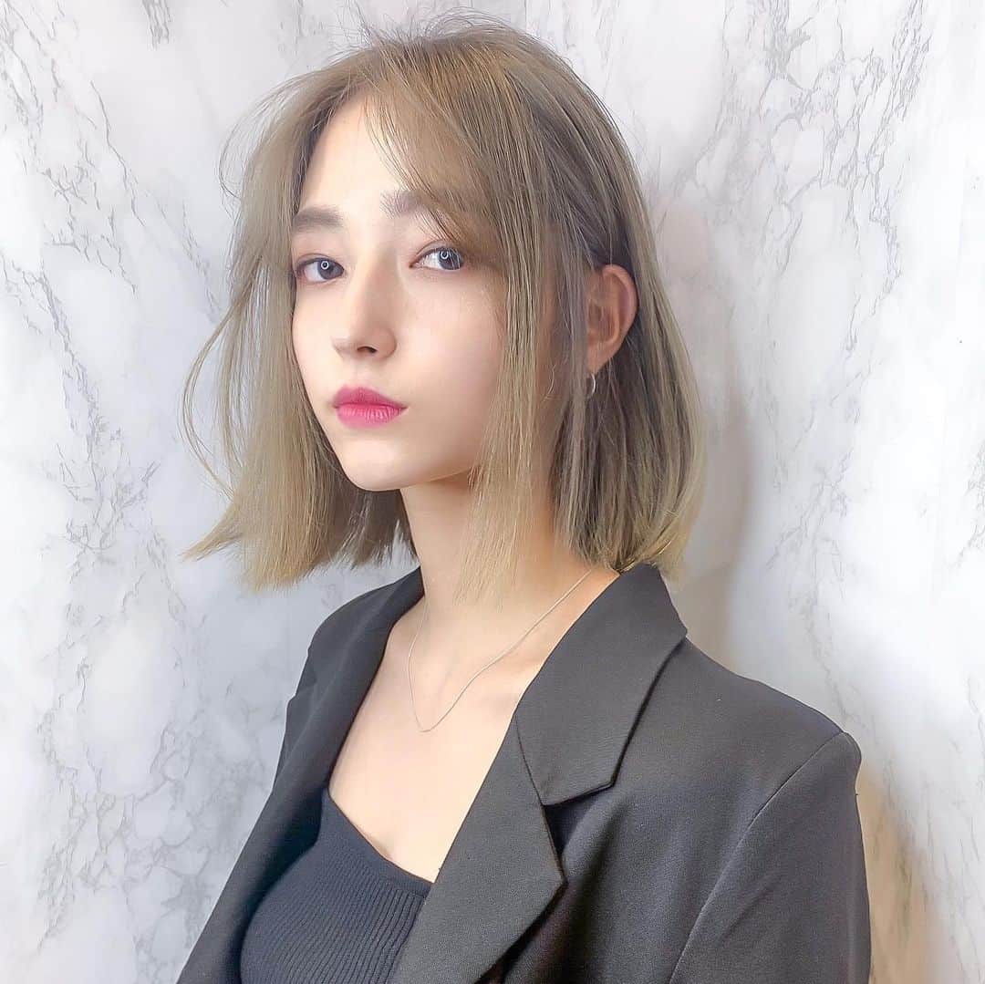 原涼香のインスタグラム：「『 ICY BLOND 🔗 』 撮影の為ミチルちゃんカラーしました🇰🇷💞 綺麗なブリーチベースを使って お洒落でクールなブロンドに♡ ㅤㅤㅤㅤㅤㅤㅤㅤㅤㅤㅤㅤㅤ」