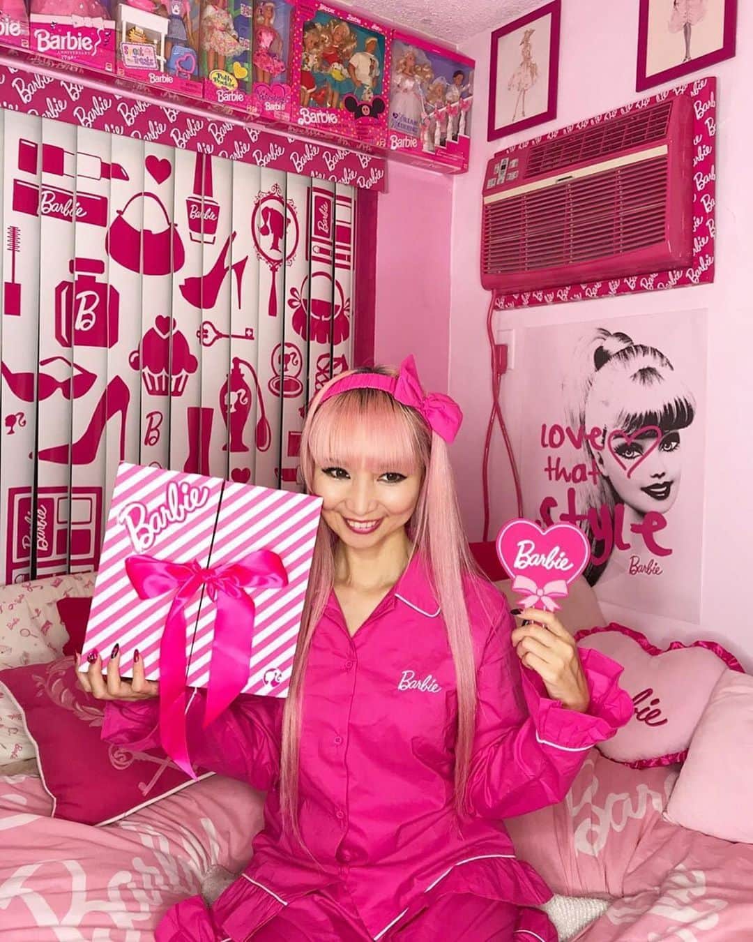 Chuuのインスタグラム：「@azusabarbie  @chuu_official x @barbie is one of the cutest collaborations ever💖🎀🌸💖🎀 I wanna say they’re made for my room?🙈💕 @barbiestyle @chuu_japan」